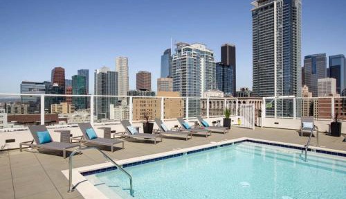 DTLA 2BR Rooftop Jacuzzi & Sunset Views