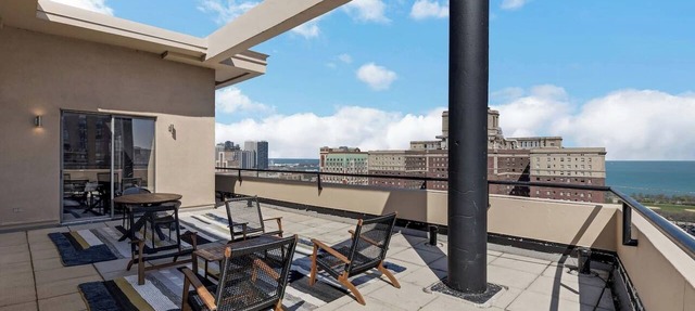 DTown Penthouse - 4bd/4ba (+Parking + Gym)