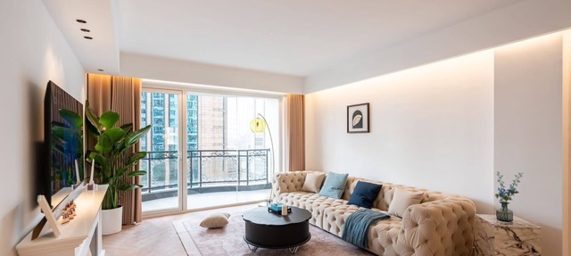 E-Hub Spacious 3-bedroom apartment with balcony Near People's Square