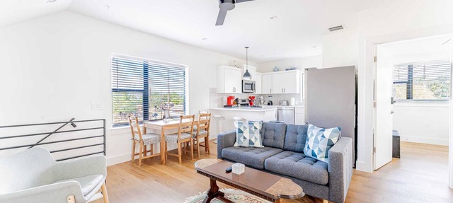 East Downtown 3BR Condo w Fast WiFi and Sleeps 8