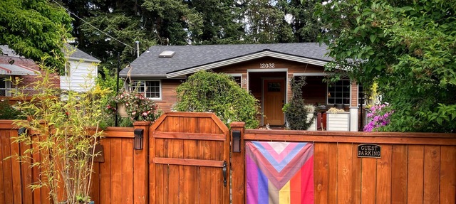 Easy access to downtown and stadiums! Welcome to North Seattle!