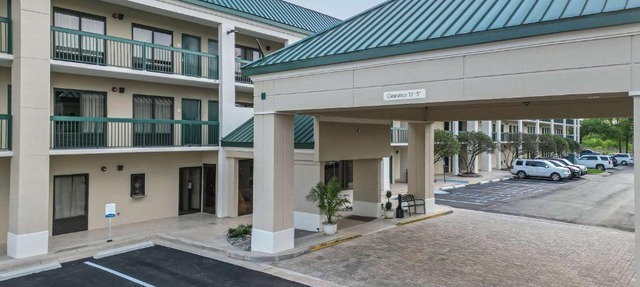 Econo Lodge Inn & Suites Foley-North Gulf Shores