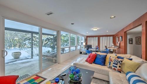 Edmonds Apartment with Private Wine Cellar!