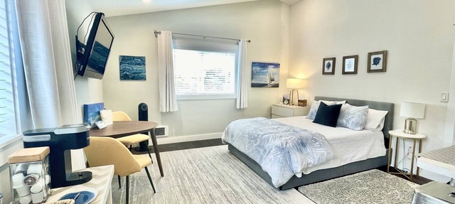 Edmonds Seaside Studio | Walk to Town and Train