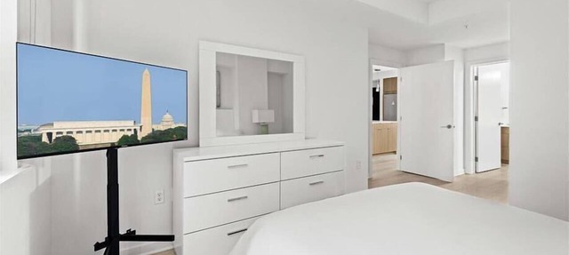 Electric Car Charging Available! nr Capitol 2BR w/Parking