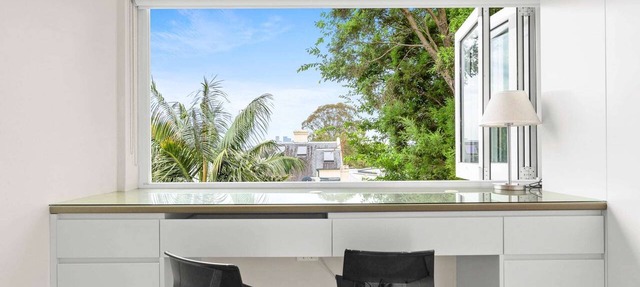 Elegant 1-Bed with Study by Balmain Wharf