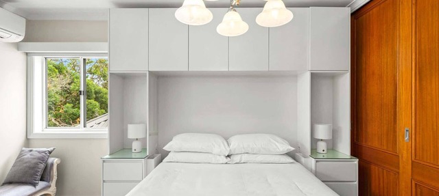 Elegant 1-Bed with Study by Balmain Wharf