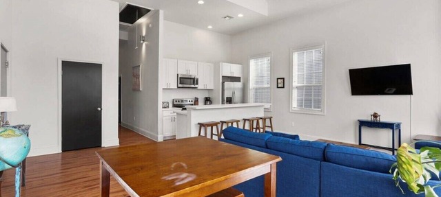Elegant 2BR | Garden District | Historic Luxury