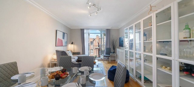 Elegant 3-bed home with balcony