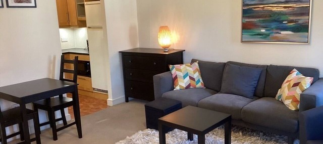 Elegant and tranquil apartment in prime location. Beautiful landscaped gardens!