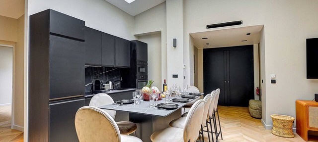 Elegant apartment with AC-3BR-10P-Place des Vosges