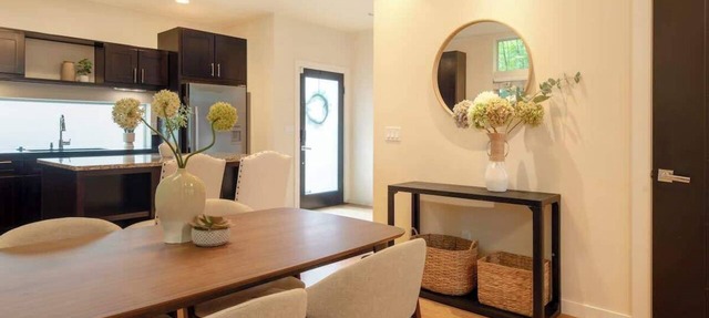 Elegant Ballard 3b 2.5b | Designer Touch & Patio