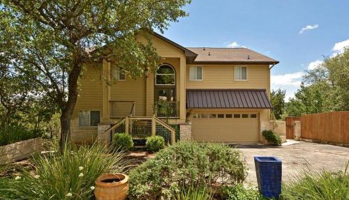 Elegant Lake Austin Retreat | Shared Pool, Hilltop Views & cook's Kitchen