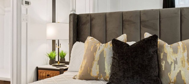 Elegant Luxury: 2 Bed Canada Place - Self-Parking