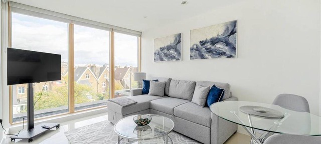 Elegant One Bed Penthouse with Terrace