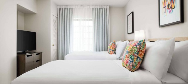 Elegant Suite with Swimming Pool, Pet-Friendly, and Near Pomona Mills Park