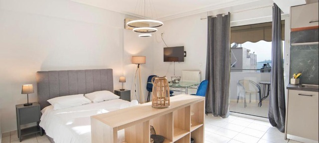Ella Suite Piraeus Stylish St, Balcony & Sea View