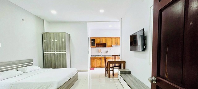 EMERALD APARTMENTS