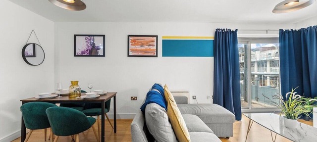 Enchanting Bristol Abode -Sleeps 6 with Balcony!
