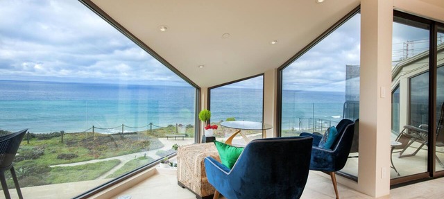 Enchanting Oasis Stunning Luxury Oceanfront Condo -180° Ocean Views + Pool
