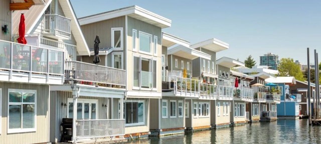 Encounter Paradise at The Oceans Edge in a High-End Floating Home! Pets welcome.