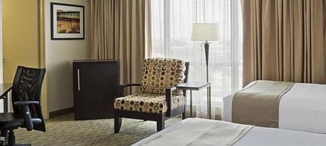Enjoy a Hassle-Free and Suiting Stay! Onsite Pool, Minutes to Marlins Park
