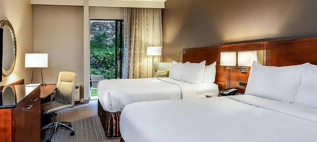 Ensuring a Very Comfortable & Memorable Stay! Pets Are Welcome, Parking, Pools!