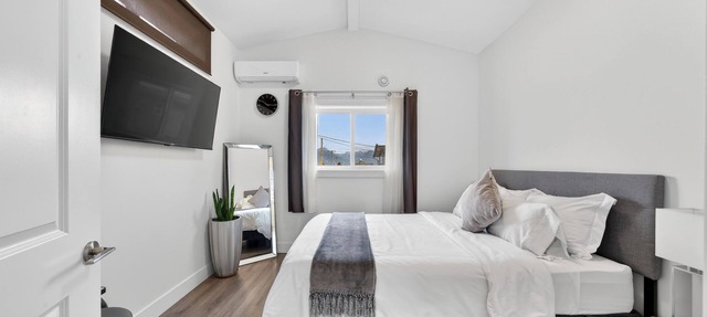 Entire NEW Cozy and Modern 2–storey HOUSE