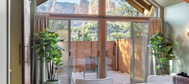 Escape to Sedona Demir Suite 205, a cozy 1-bed condo in vibrant Uptown Sedona!