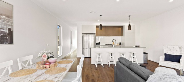 "Everything is Grey" 4-bedroom townhouse with all you need for a perfect stay.