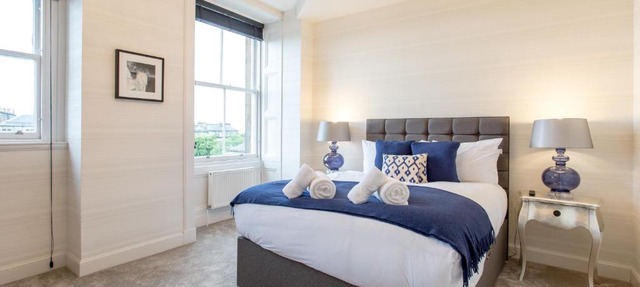 Exclusive 2 Bed, Free Private Parking, in West End
