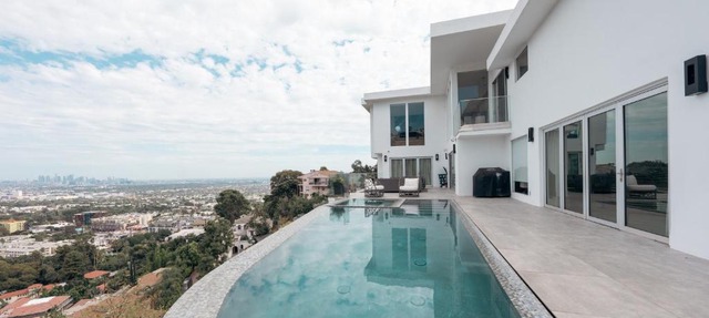 Exclusive Hillside Hideaway-Private Room
