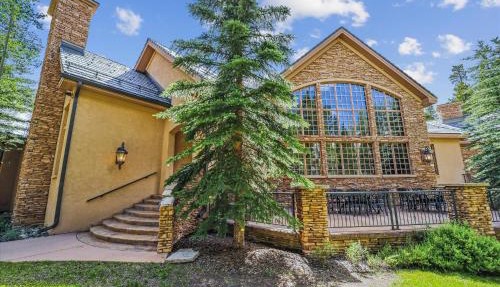 Experience luxury at Gold King Retreat, a large home in Breckenridge with a private hot tub