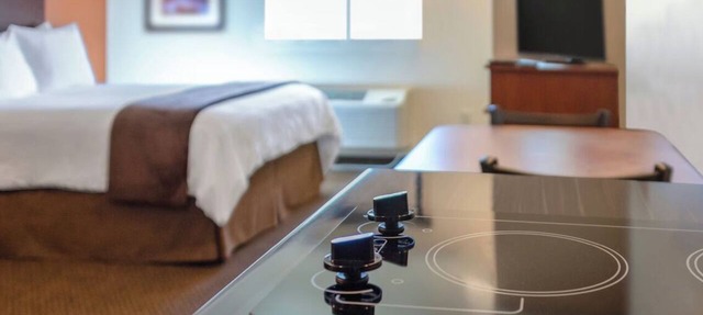 Explore Amarillo's Best, Spacious Room with Full Kitchen and Free Parking