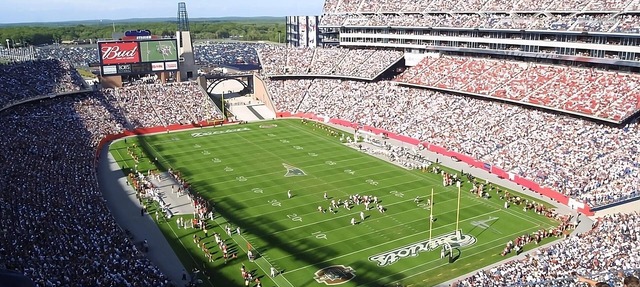 Explore Foxboro! Close to Hall At Patriot Place, Enjoy FREE Breakfast!
