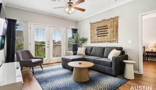 Extremely Comfortable King Beds in Super Cute Apt