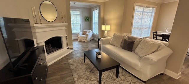 Fabulous Two Bedroom Two Bath with sunroom in Alpharetta