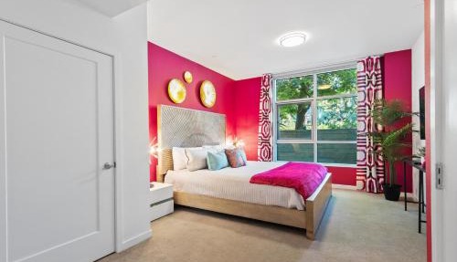 Fairfax District Chic City Oasis 2 BR Apt with Den 136