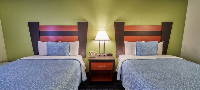 Family-Friendly Atmosphere w/Heated Indoor Pool & Free Breakfast - 4 Units