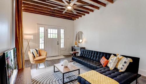 Family-ready home w chef's kitchen in Lower Garde