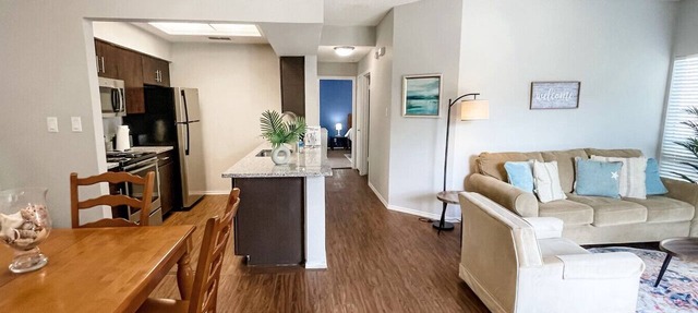 Family Retreat - Near Shopping, Dining & Beach