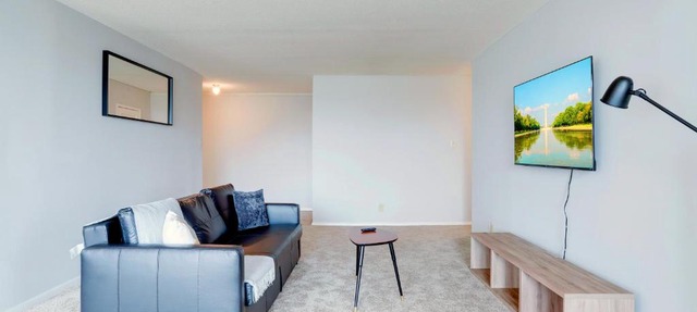 Family-Sized 3BR Retreat Minutes from Reagan National