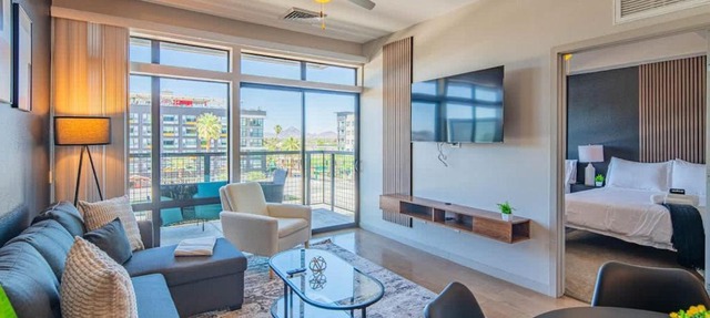 Fancy 1BD - DT PHX - Parkin, Gym, Pool - Sleeps 6