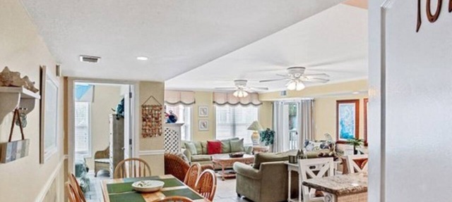 Feelin Beachy, close to pier, shops & restaurants! Less than half block to Beach