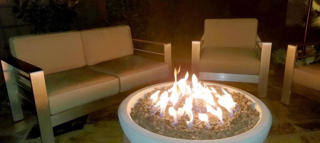 FIFA PRIME-Pvt Luxe Home! King Bed, Jacuzzi, Fire Pit, BBQ! Beautiful!