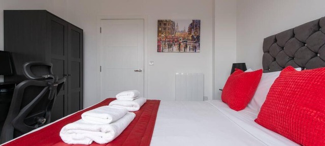 Finsbury Park Penthouse: Luxe City Living