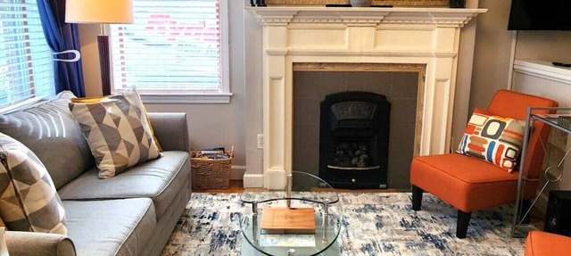 Fort Hill Inn- 2 bedroom Duplex, With a touch of modernity! Minutes to Center