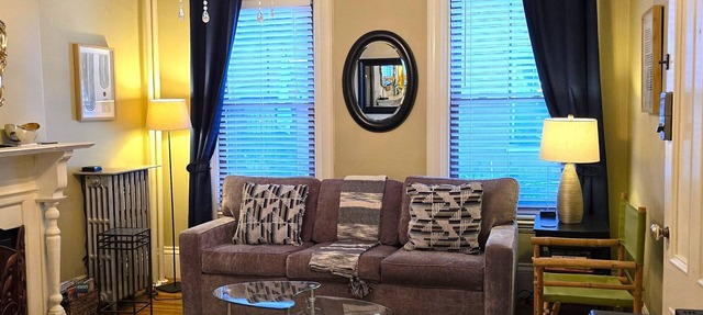 "Fort Hill Inn, Boston" Cozy Studio Suite, Eat in Kitchen, 5 minutes to Center