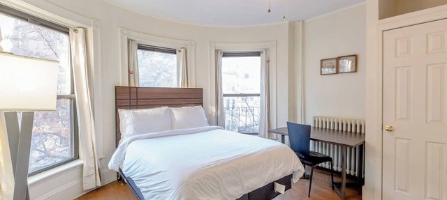 Free Parking 2 Bed 1 Bath Steps from BU/Kenmore