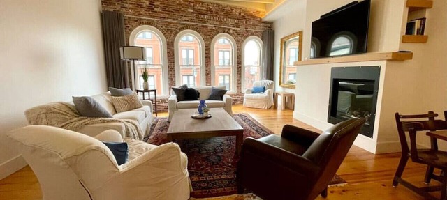 Free St Apt D · New Luxury Apt/Arts Dist/Sleeps8
